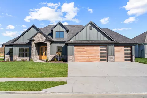 2801 Easley Cabin Cir, Columbia, MO 65201