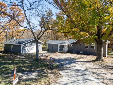 19750 Drew Rd, Centralia, MO 65240