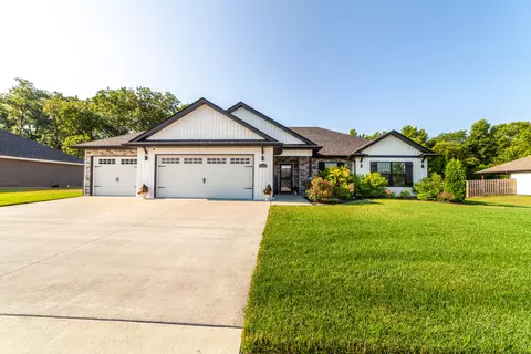 14581 Wellstead Dr, Hallsville, MO 65255