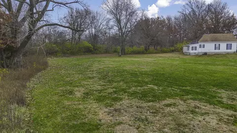 1415 Scott St, Moberly, MO 65270 photo 2