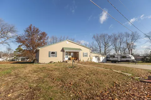 606 E 4th St, Salisbury, MO 65281 photo 4