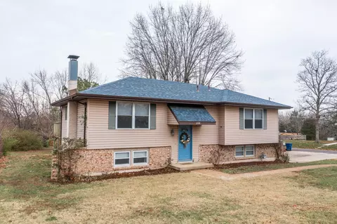 216 Franklin St, Holts Summit, MO 65043 photo 2