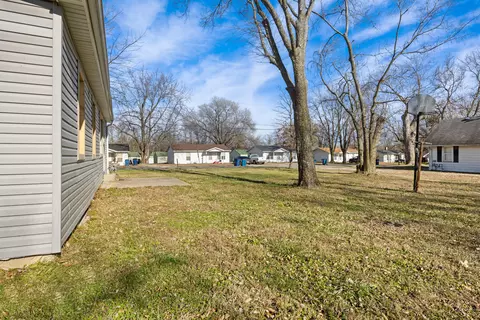 Exterior - 230 N Moreau Ave, Tipton, MO 65081 photo 4 of 4