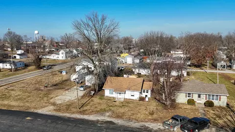 304 E 6th St, Salisbury, MO 65281 photo 2