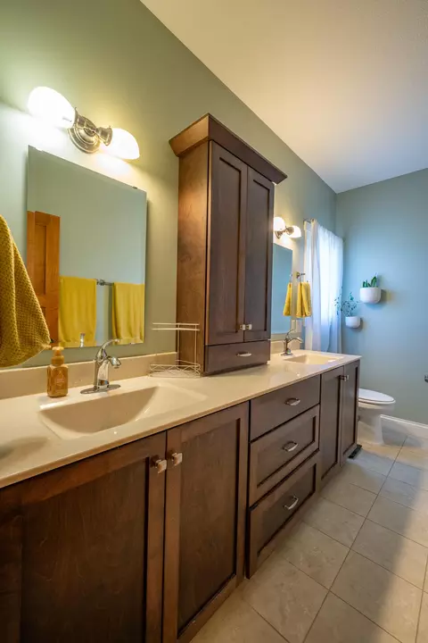 Bath - 10969 E Bowling Ln, Columbia, MO 65201 photo 2 of 5