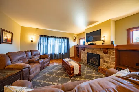Living - 10969 E Bowling Ln, Columbia, MO 65201 photo 3 of 10