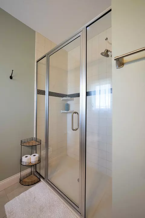 Bath - 10969 E Bowling Ln, Columbia, MO 65201 photo 3 of 5