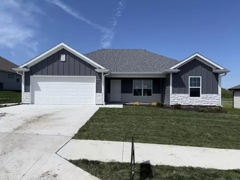 2415 N Traveller Dr, Columbia, MO 65202