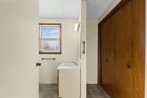 Bath - 210 King St, Fulton, MO 65251 photo 3 of 3