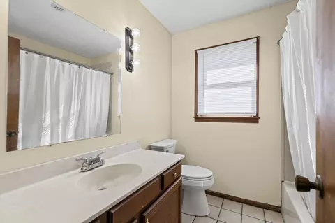 Bath - 210 King St, Fulton, MO 65251 photo 1 of 3