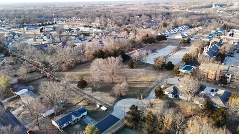 20 E Green Mdws, Columbia, MO 65203