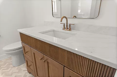 Bath - 7512 Biddlestone Ct, Columbia, MO 65203 photo 4 of 5