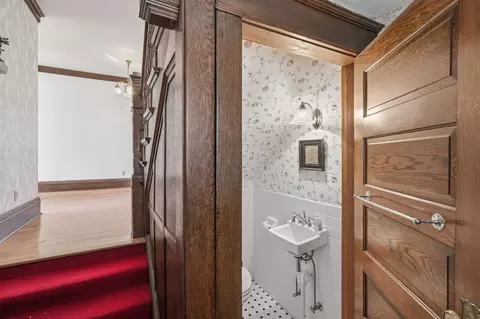 Entry Way - 503 Eastwood St, Marshall, MO 65340 photo 4 of 8