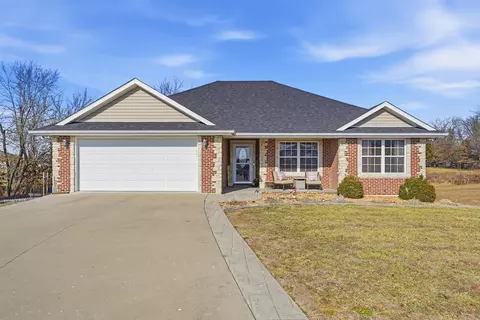 140 Sommer Ct, Holts Summit, MO 65043