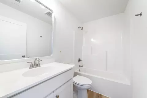 Bath - 2653 Frazier Lp Lp, Columbia, MO 65202 photo 1 of 4