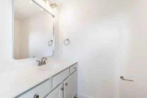 Bath - 2653 Frazier Lp Lp, Columbia, MO 65202 photo 2 of 4