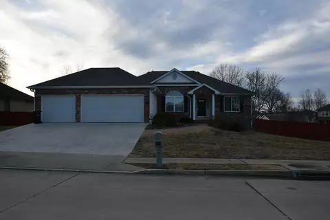 3811 Panther Dr, Columbia, MO 65202
