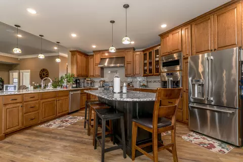 Kitchen - 11033 E Timmons Rd, Centralia, MO 65240 photo 3 of 10