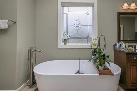 Bath - 11033 E Timmons Rd, Centralia, MO 65240 photo 4 of 10