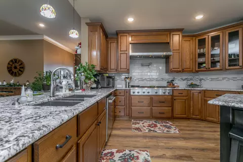 Kitchen - 11033 E Timmons Rd, Centralia, MO 65240 photo 10 of 10