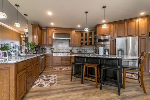 Kitchen - 11033 E Timmons Rd, Centralia, MO 65240 photo 9 of 10