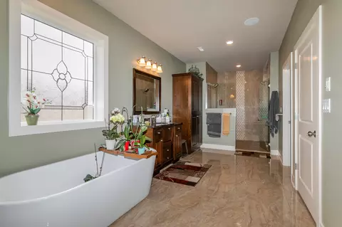 Bath - 11033 E Timmons Rd, Centralia, MO 65240 photo 2 of 10