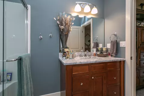 Bath - 11033 E Timmons Rd, Centralia, MO 65240 photo 7 of 10