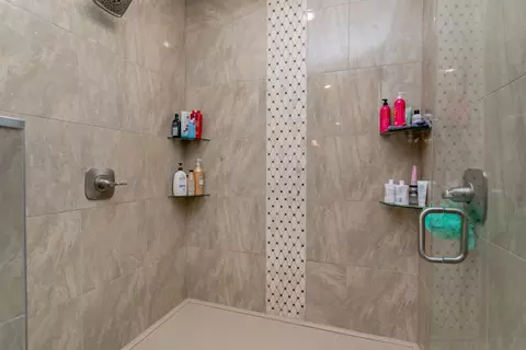 Bath - 11033 E Timmons Rd, Centralia, MO 65240 photo 3 of 10