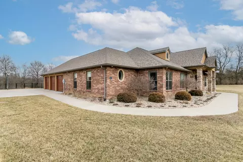 Exterior - 11033 E Timmons Rd, Centralia, MO 65240 photo 6 of 8