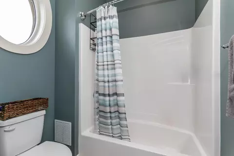 Bath - 11033 E Timmons Rd, Centralia, MO 65240 photo 10 of 10