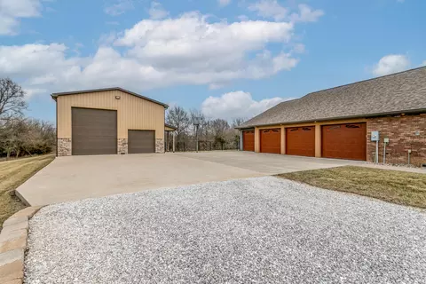 Exterior - 11033 E Timmons Rd, Centralia, MO 65240 photo 7 of 8