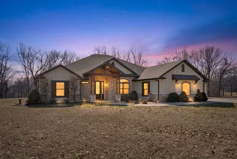 39 County Rd 439a, New Franklin, MO 65274
