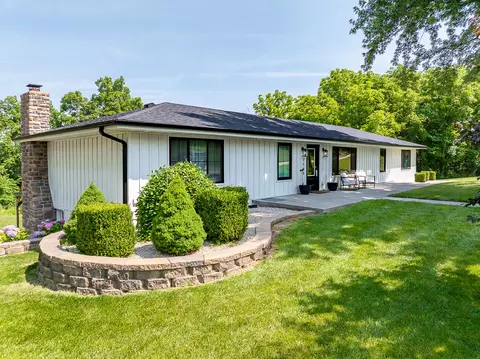 7165 E Hartman Rd, Hartsburg, MO 65039