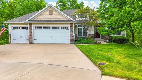 5008 Brookthorn Ct, Columbia, MO 65203