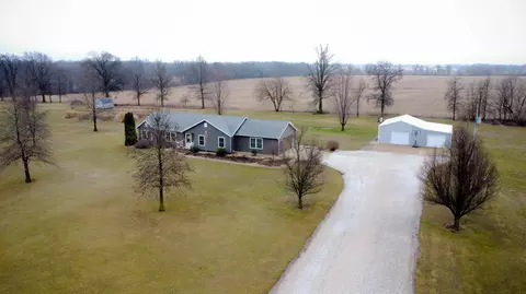 5183 Aud Road 245, Centralia, MO 65240