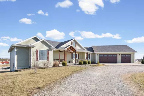 8429 Wylde Pl, New Bloomfield, MO 65063