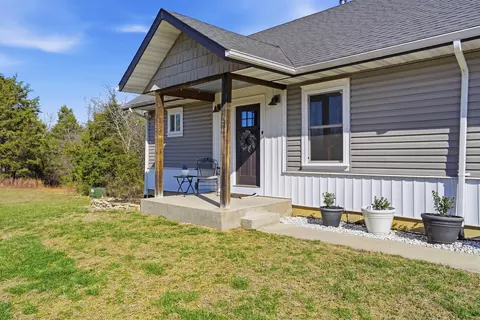 1350 E Cedar Tree Ln, Hartsburg, MO 65039