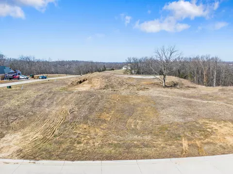 1322 Stonehaven Ct, Boonville, MO 65233