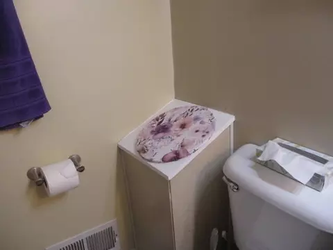 Bath - 903 E Jackson St, Mexico, MO 65265 photo 4 of 9