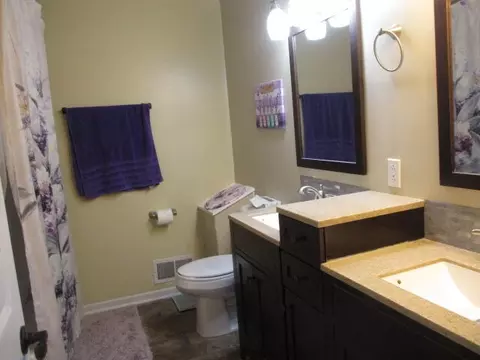 Bath - 903 E Jackson St, Mexico, MO 65265 photo 9 of 9