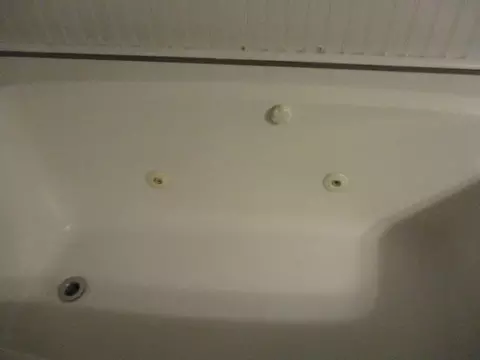 Bath - 903 E Jackson St, Mexico, MO 65265 photo 7 of 9