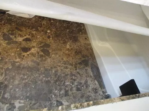 Bath - 903 E Jackson St, Mexico, MO 65265 photo 3 of 9