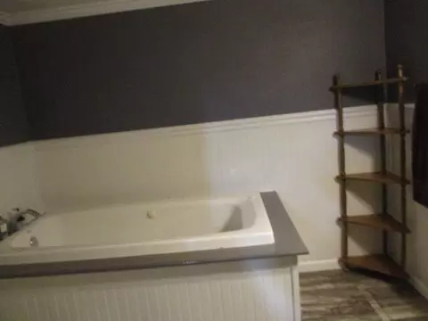 Bath - 903 E Jackson St, Mexico, MO 65265 photo 8 of 9