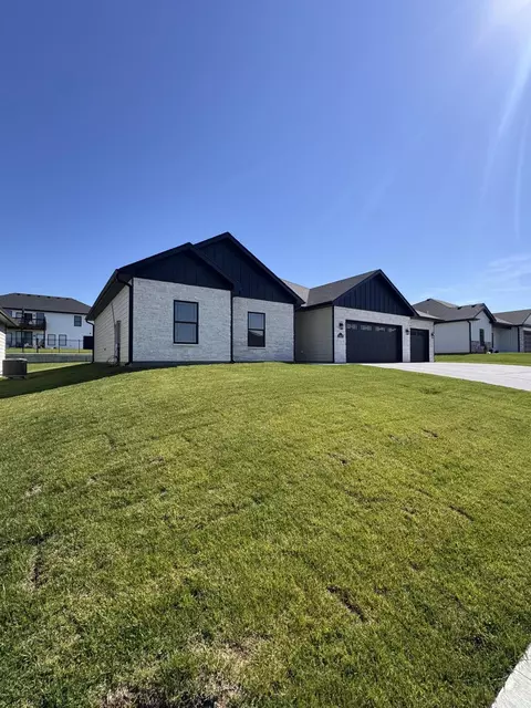 16618 Klinton Dr, Boonville, MO 65233