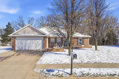 1941 Chouteau Ln, Boonville, MO 65233