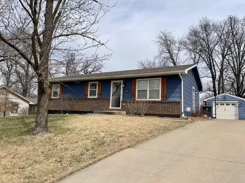 218 Crest Dr, Moberly, MO 65270
