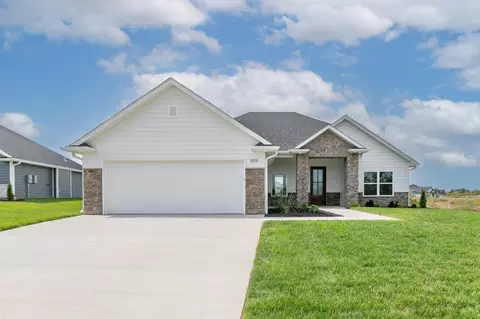 909 Spyglass Ct, Columbia, MO 65201