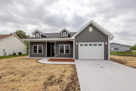 300 Redbud Rd, Vandalia, MO 63382