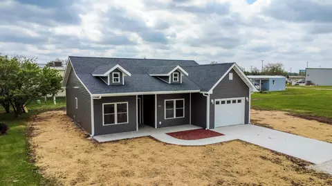 300 Redbud Rd, Vandalia, MO 63382