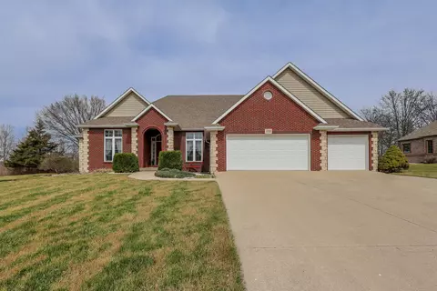 Exterior - 1232 Ryan Dr, Centralia, MO 65240 photo 3 of 3